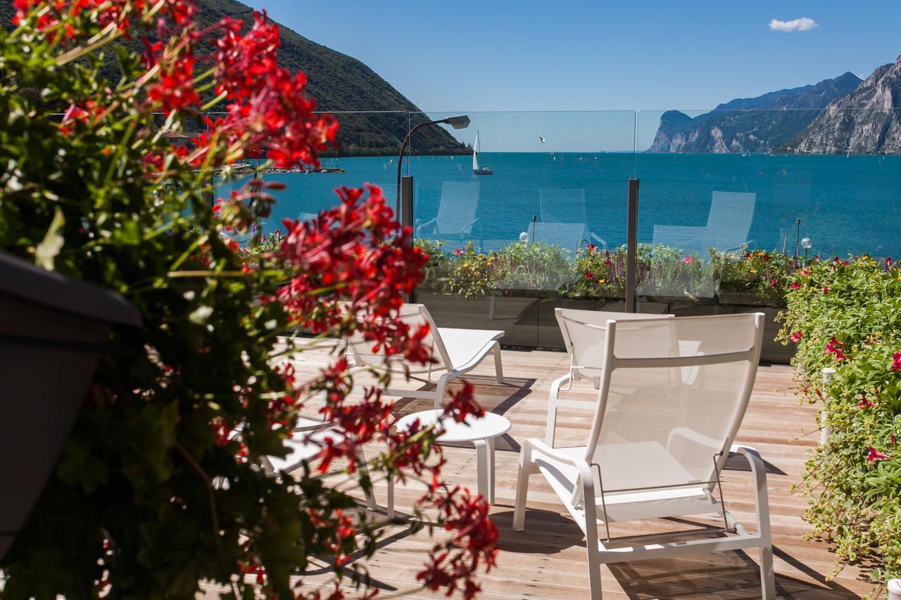 Hotel Lago Di Garda Nago Екстериор снимка