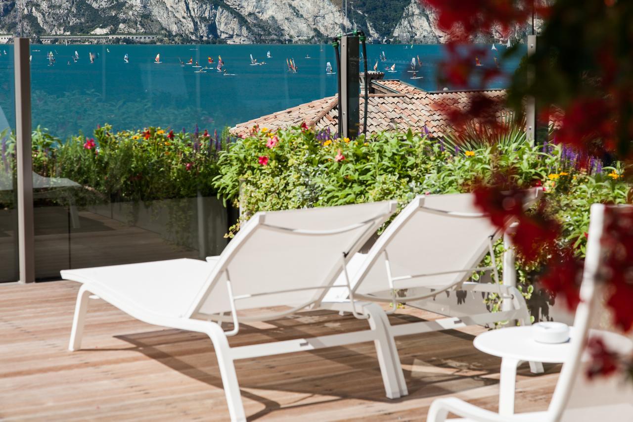 Hotel Lago Di Garda Nago Екстериор снимка